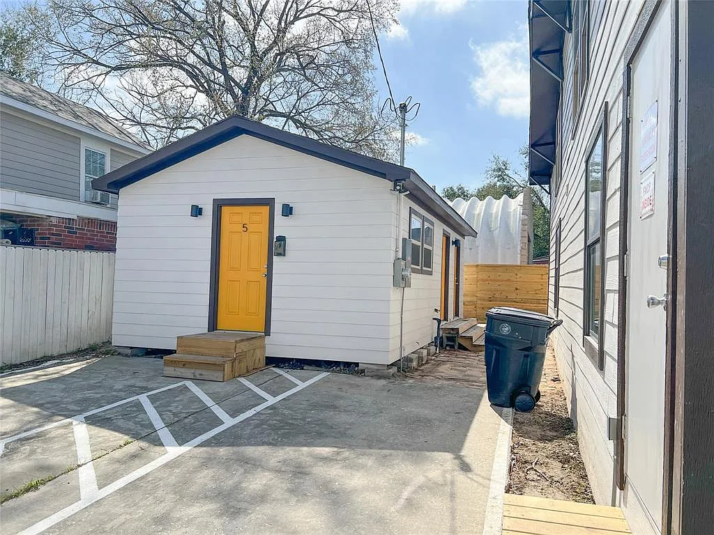 Eastwood Street Apartments 5